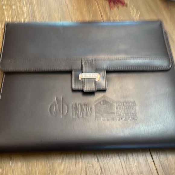 Cutter & Buck. Satchel. Very nice. Mahogany color. Excellent condition - Picture 5 of 7